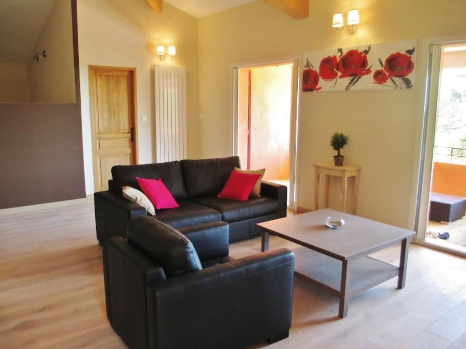 T3 Dans Propriete De 5000m2 Avec Piscine *